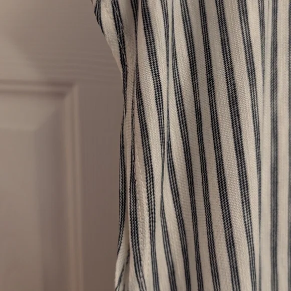 Max Studio Black and White Tie Front Blouse - Picture 4 of 5